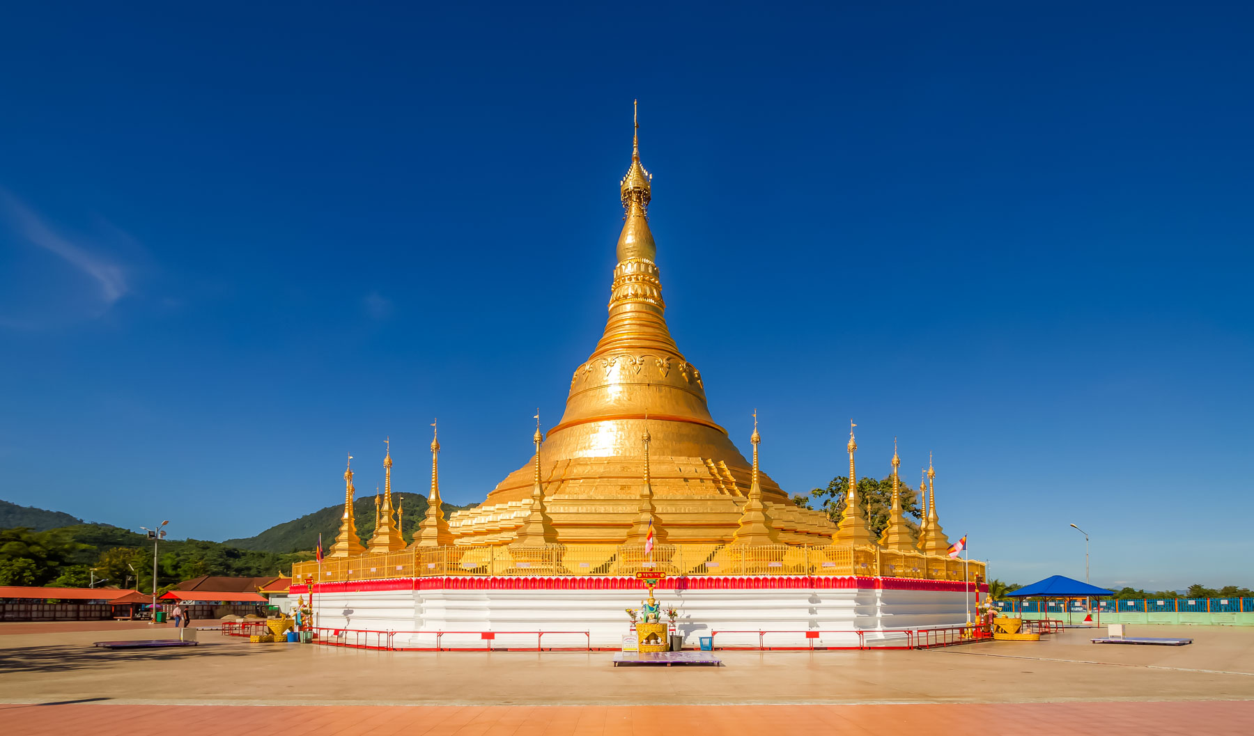 die vergoldete Stupa der Shwedagon Pagode in Tachileik