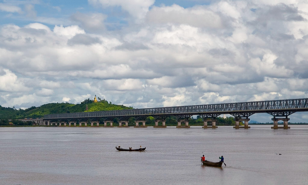 Blick auf die Mawlamyaing Brücke