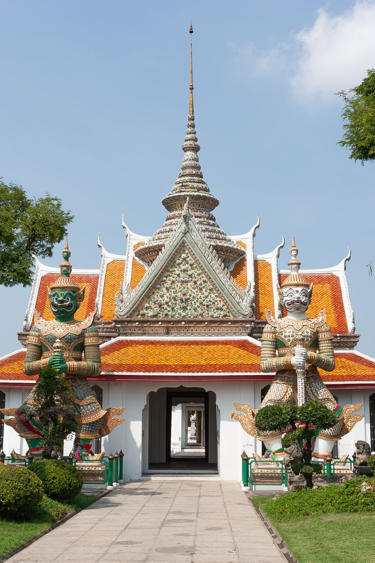 Tempelwächter am Wat Arun in Bangkok